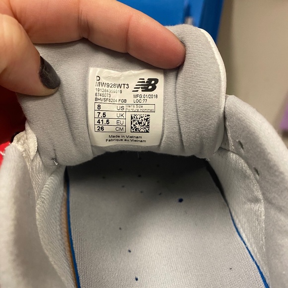 New balance shoes - Picture 2 of 6